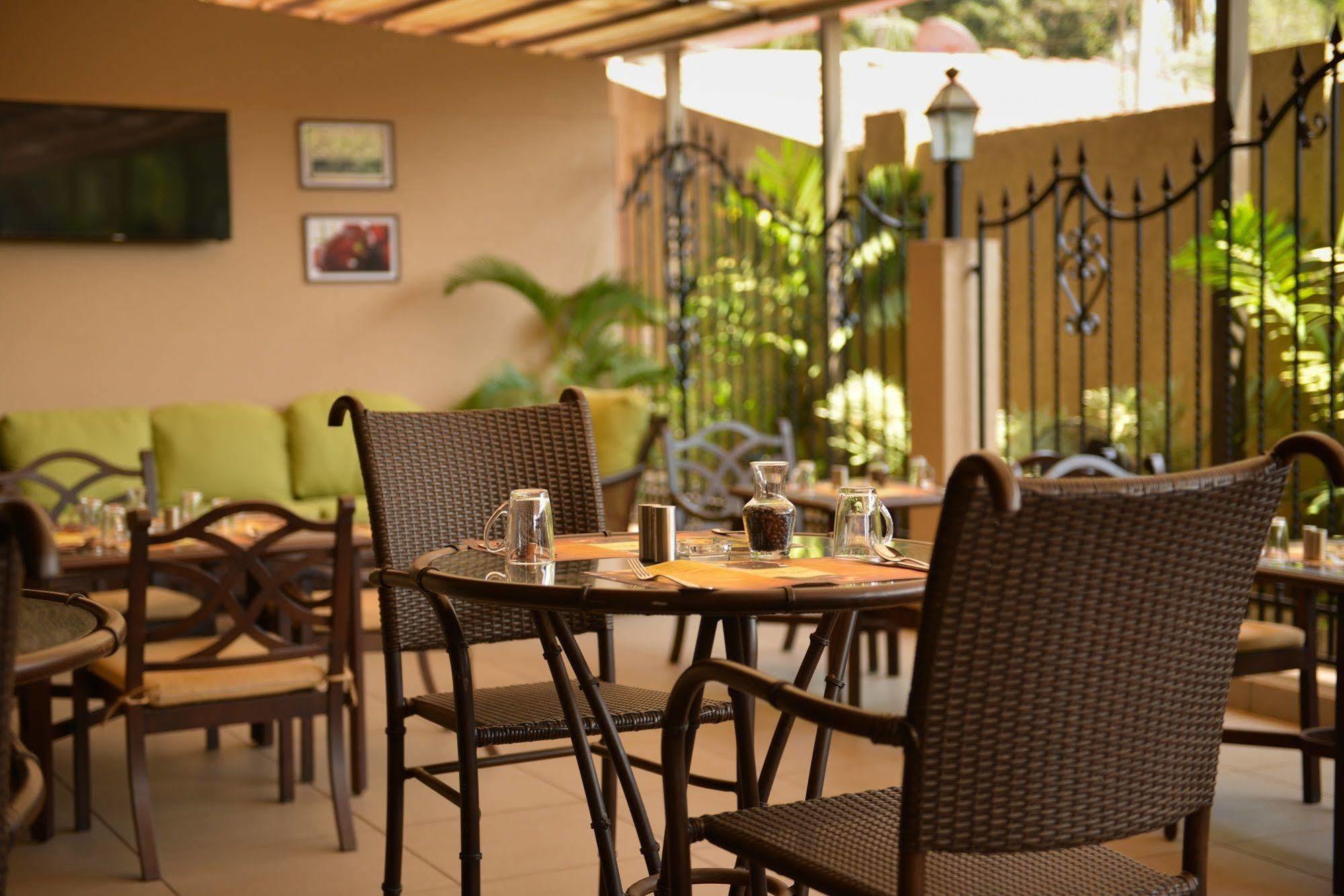 Acacia Goa Hotell Sinquerim Exteriör bild